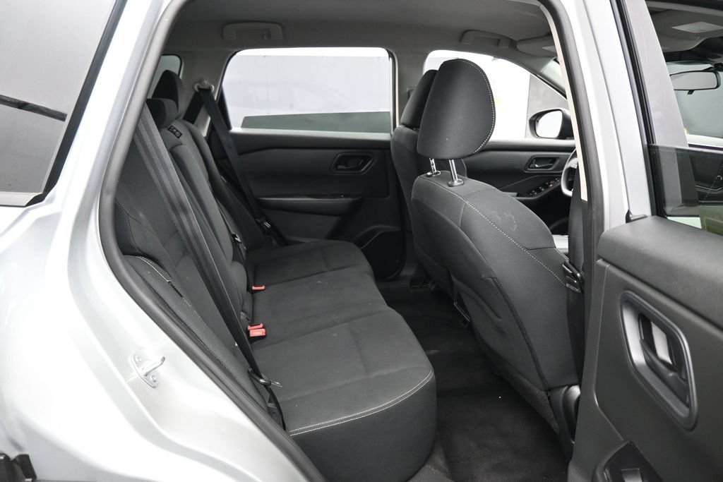 Used 2024 Nissan Rogue S FWD image 32
