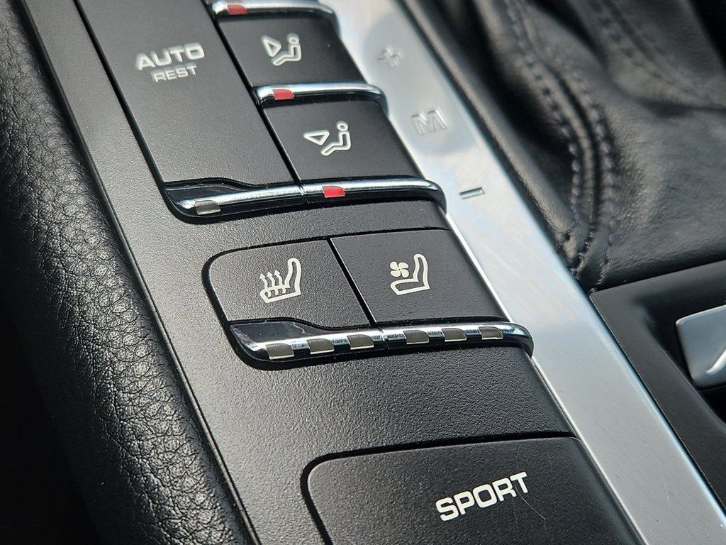 Used 2021 Porsche Macan AWD/4WD image 23