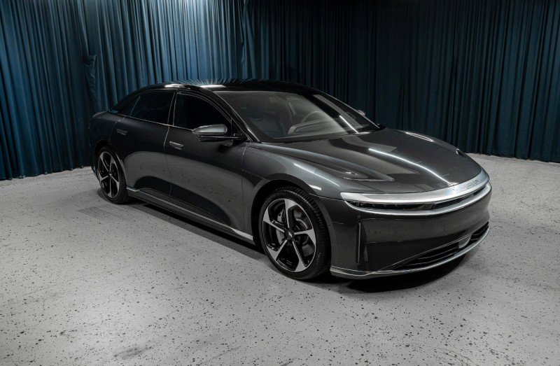 Used 2025 Lucid Air Touring image 3