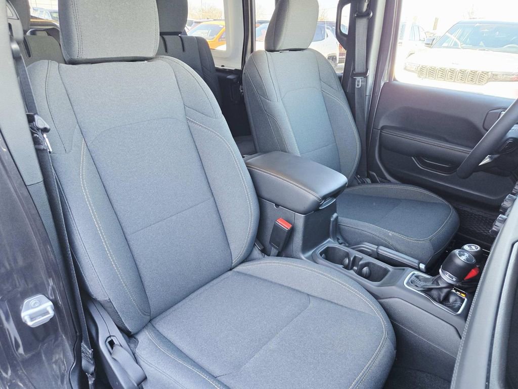 Used 2025 Jeep Wrangler Unlimited Sahara image 16