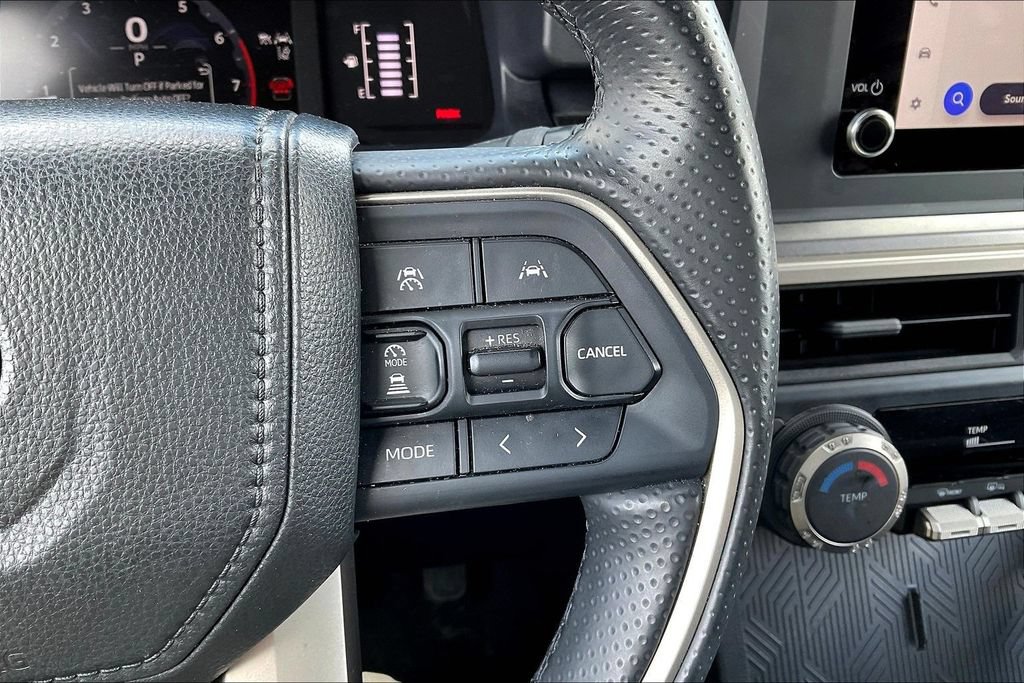 Used 2025 Toyota 4Runner SR5 AWD/4WD image 11