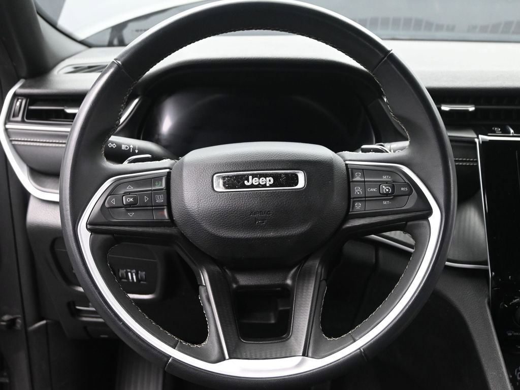 Used 2024 Jeep Grand Cherokee Laredo image 28