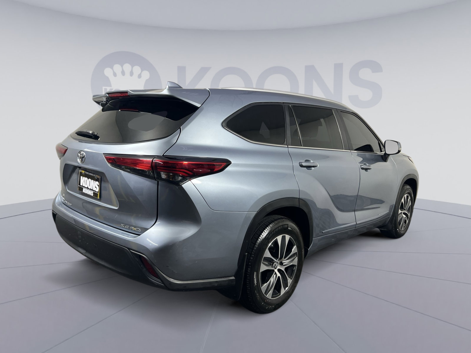 Used 2023 Toyota Highlander XLE AWD/4WD image 7