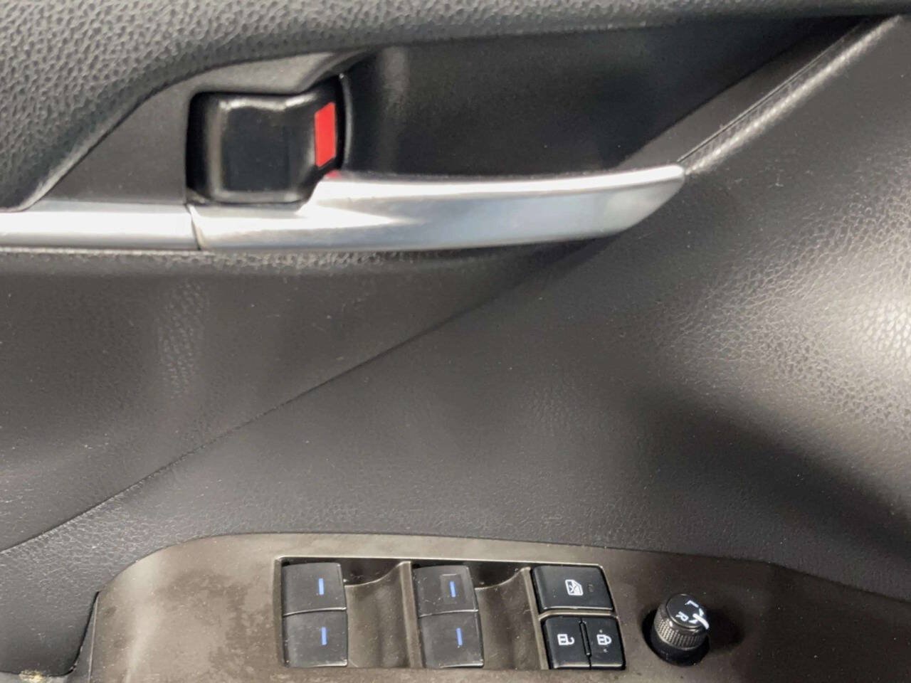 Used 2021 Toyota Camry SE FWD image 25