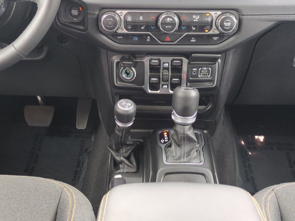 Used 2025 Jeep Wrangler Unlimited Sahara AWD/4WD image 20
