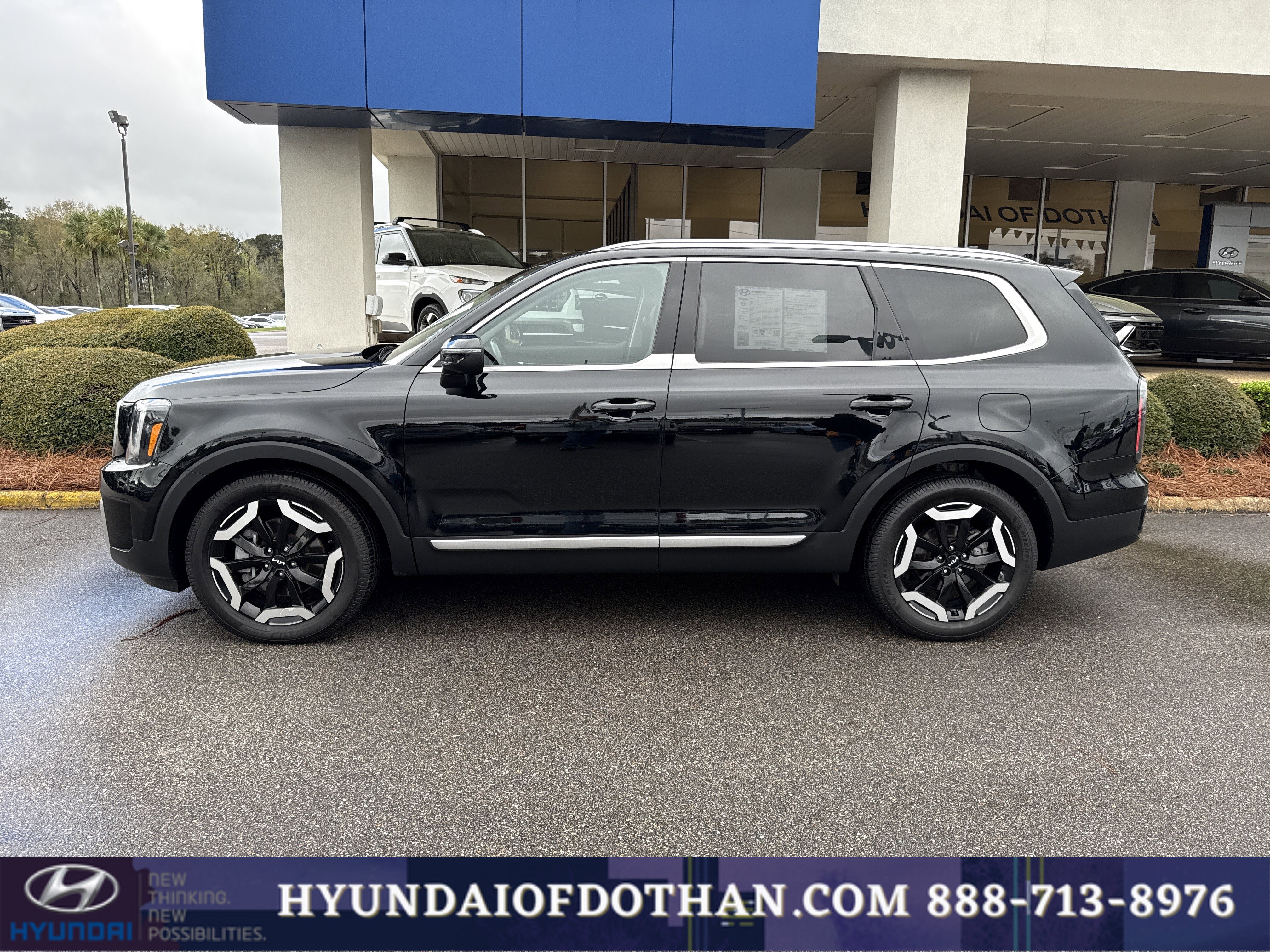 Used 2023 Kia Telluride EX image 2