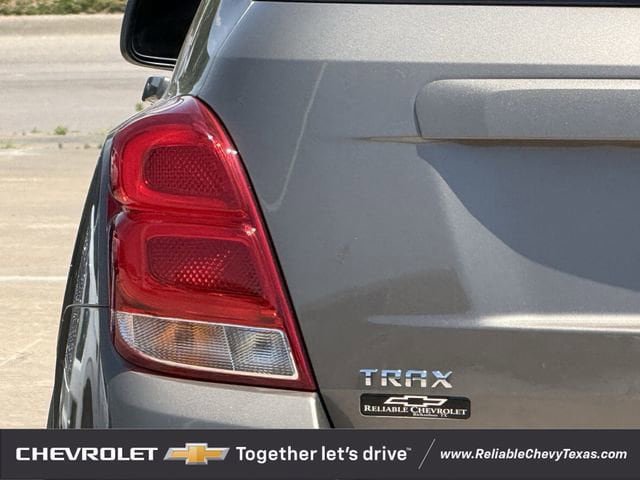 Used 2022 Chevrolet Trax LT w/ LT Convenience Package FWD image 9