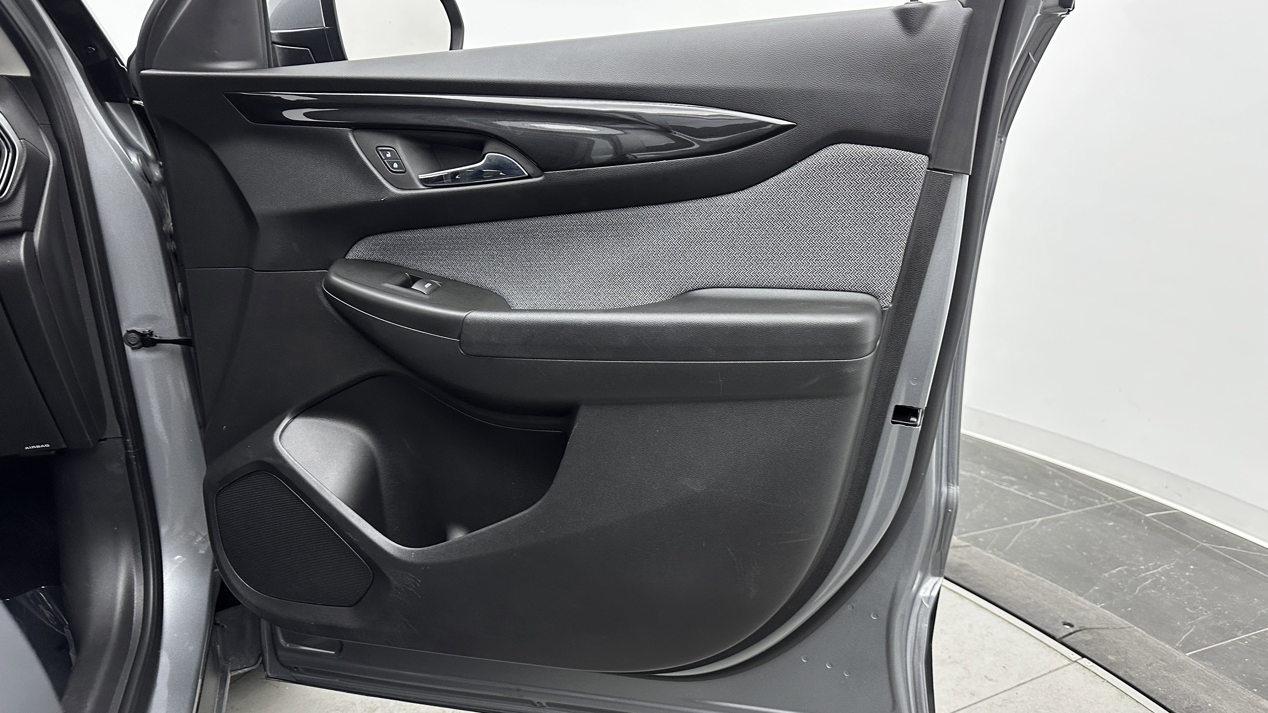 Used 2025 Chevrolet TrailBlazer LT image 30