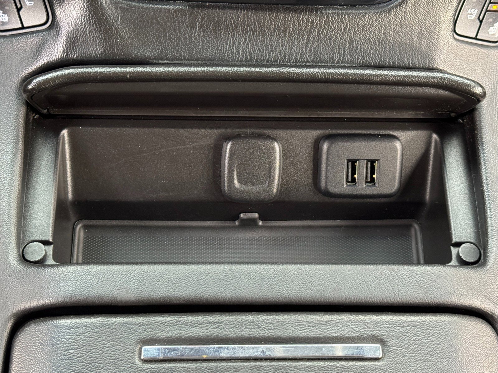 Used 2015 Chevrolet Suburban LTZ RWD image 30