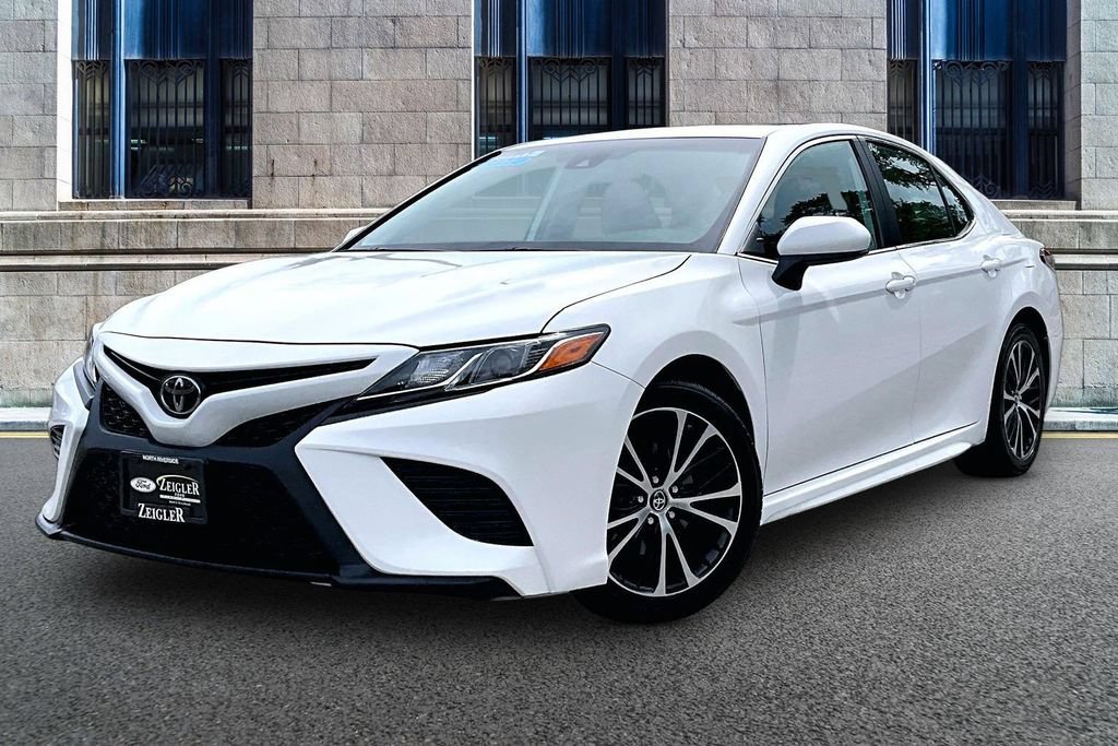 Used 2019 Toyota Camry SE FWD image 2