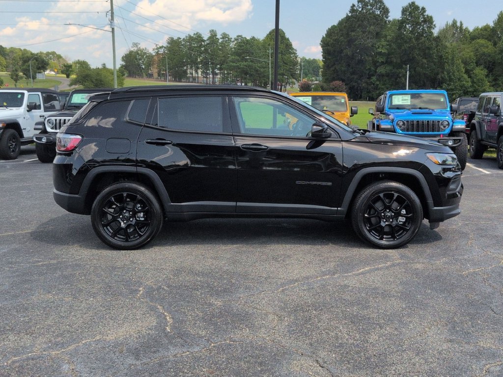 New 2026 Jeep Compass Latitude AWD/4WD image 3