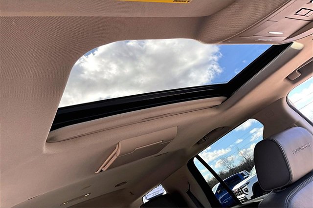 Used 2018 GMC Yukon Denali w/ Open Road Package image 28