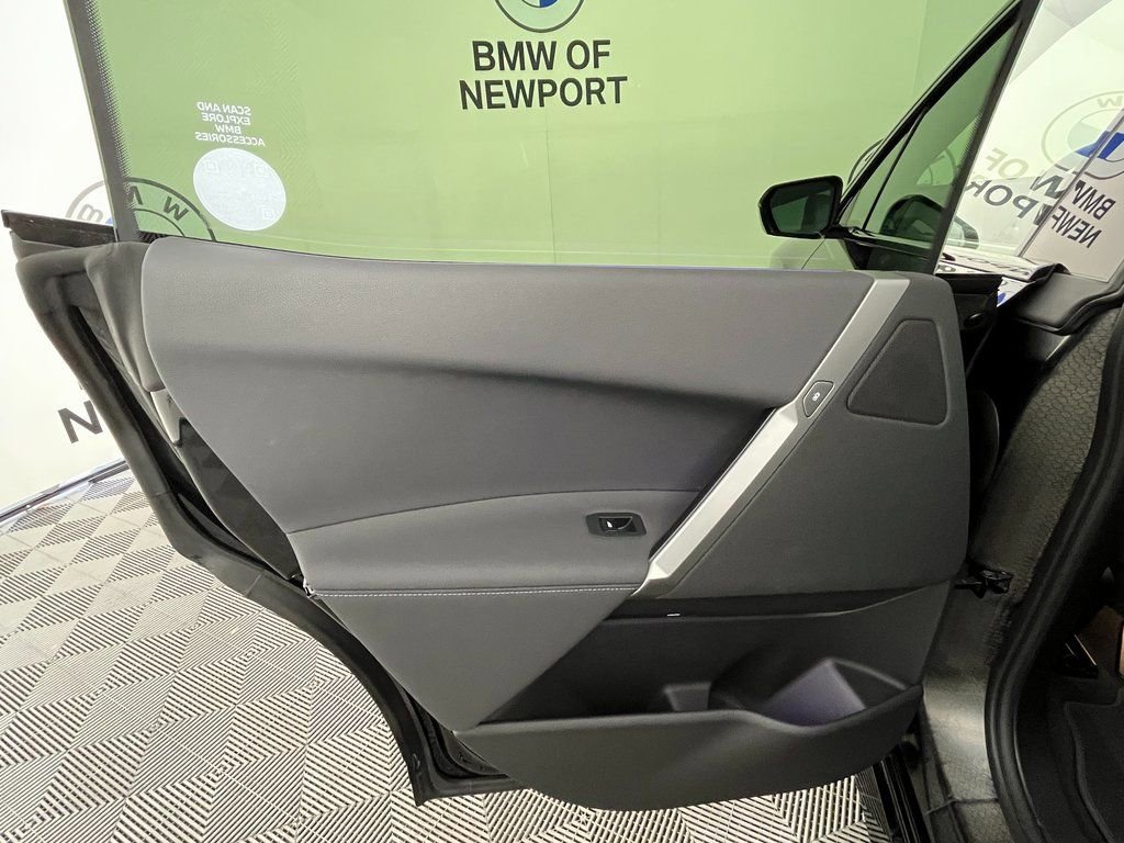 Used 2025 BMW iX xDrive50 w/ Sport Package image 26