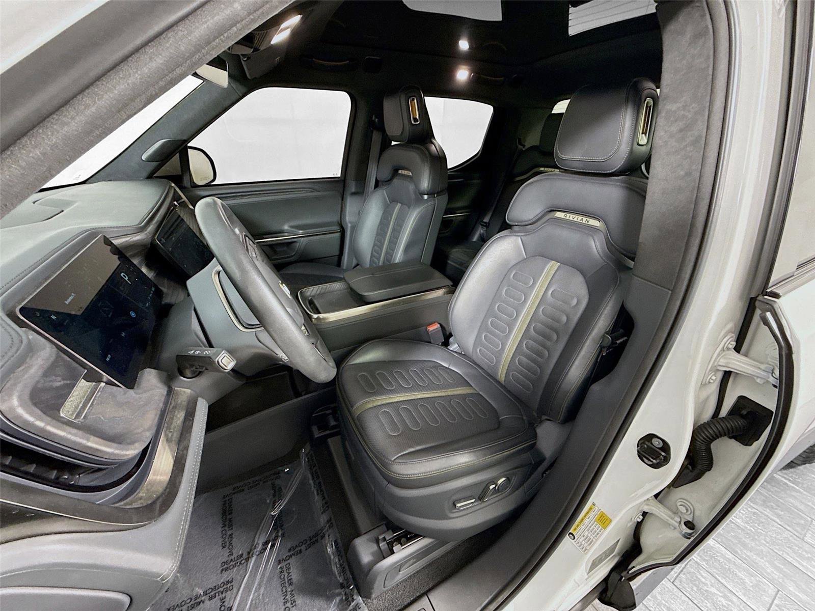 Used 2022 Rivian R1T Launch Edition image 2