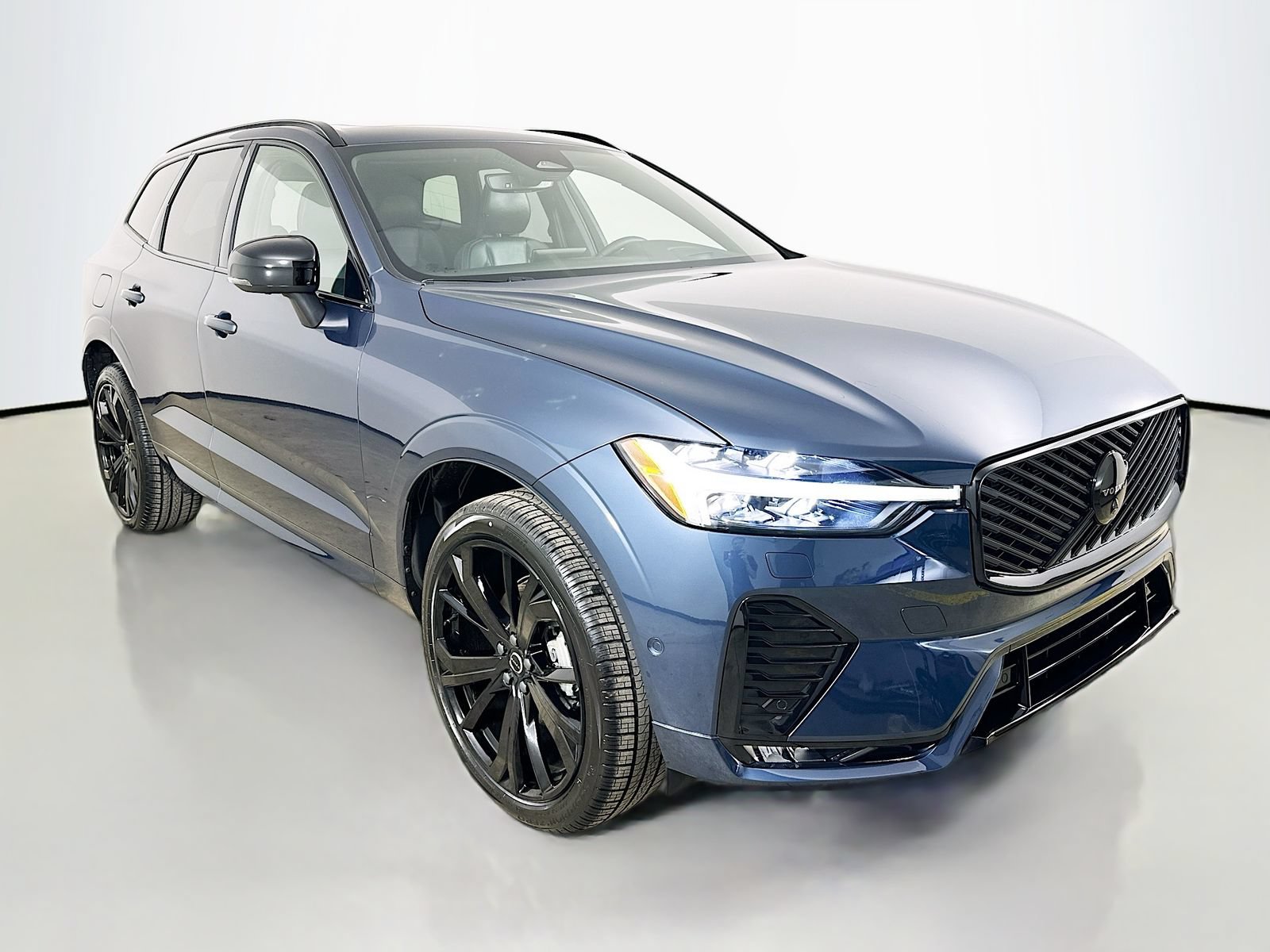 New 2026 Volvo XC60 B5 Ultra w/ Protection Package Premier AWD/4WD image 3