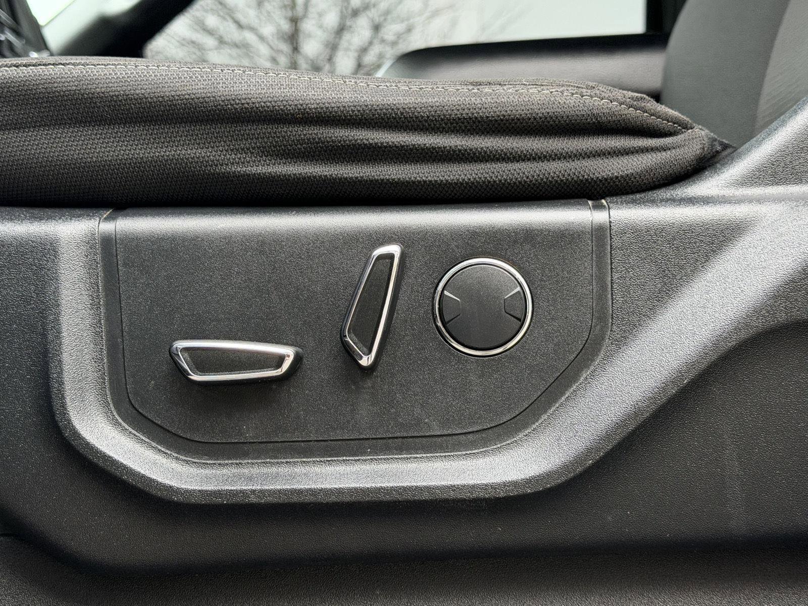 Used 2017 Ford F150 XLT w/ Equipment Group 302A Luxury AWD/4WD image 26