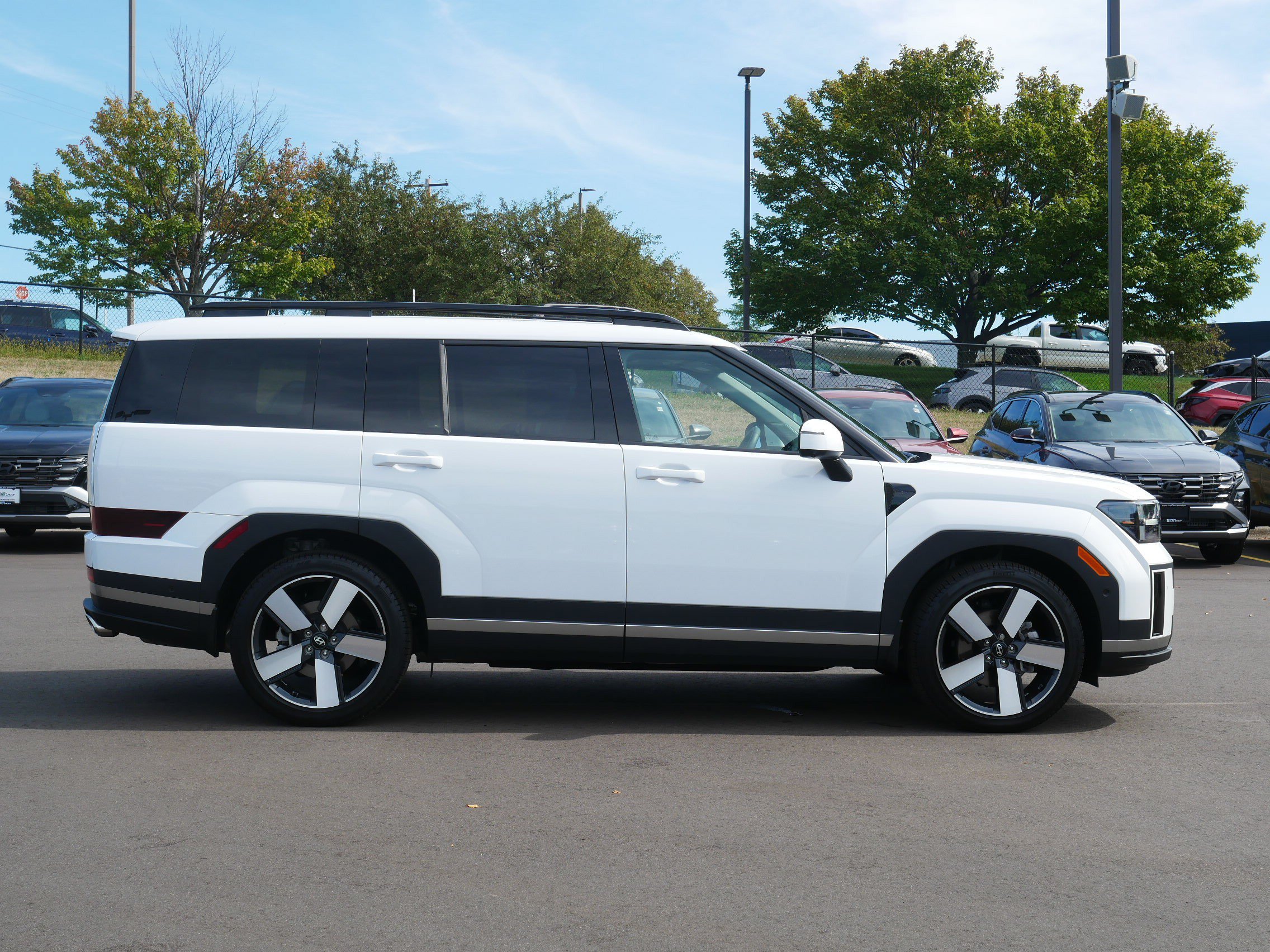 Used 2025 Hyundai Santa Fe Limited AWD/4WD image 5