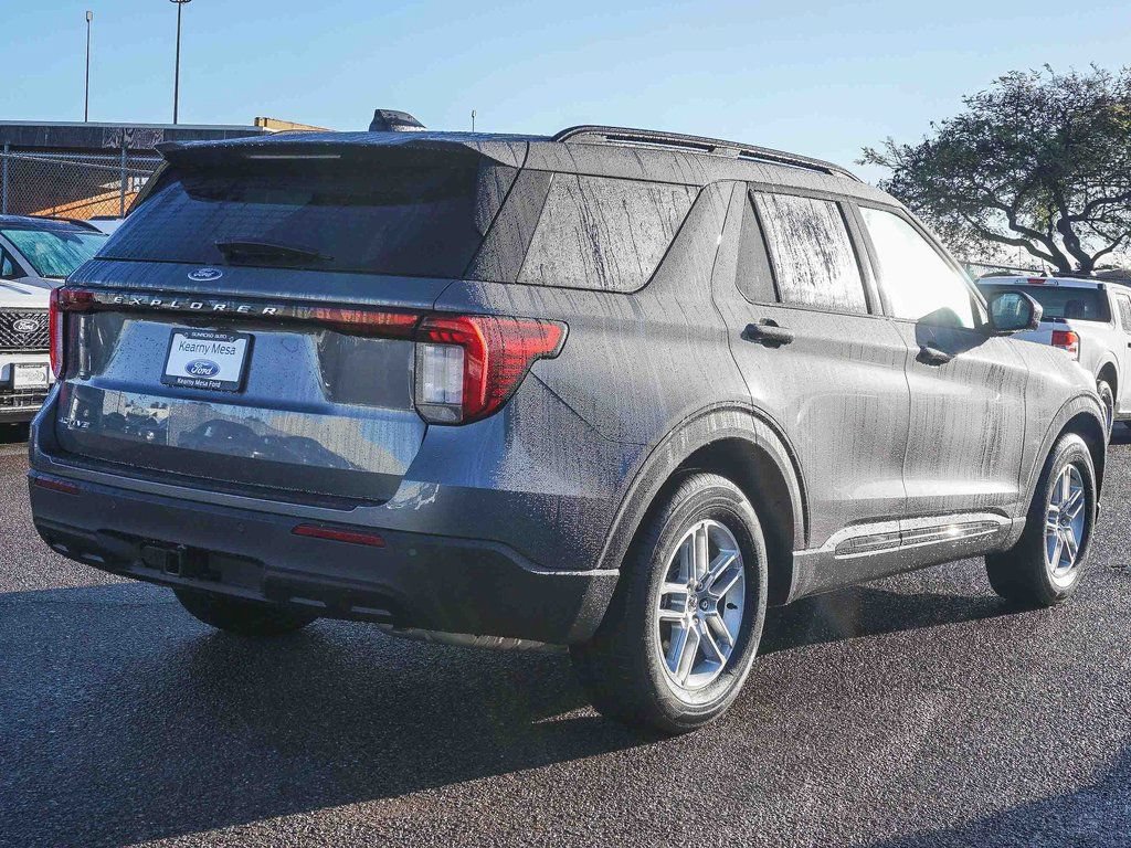 New 2026 Ford Explorer Active RWD image 6
