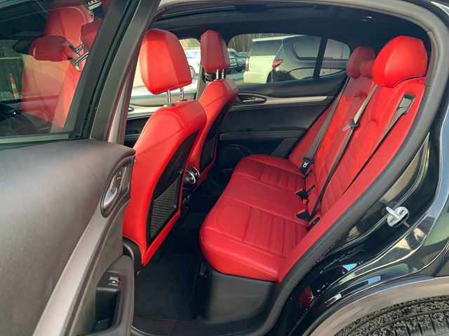 Used 2024 Alfa Romeo Stelvio Ti w/ Performance Driving Package AWD/4WD image 15