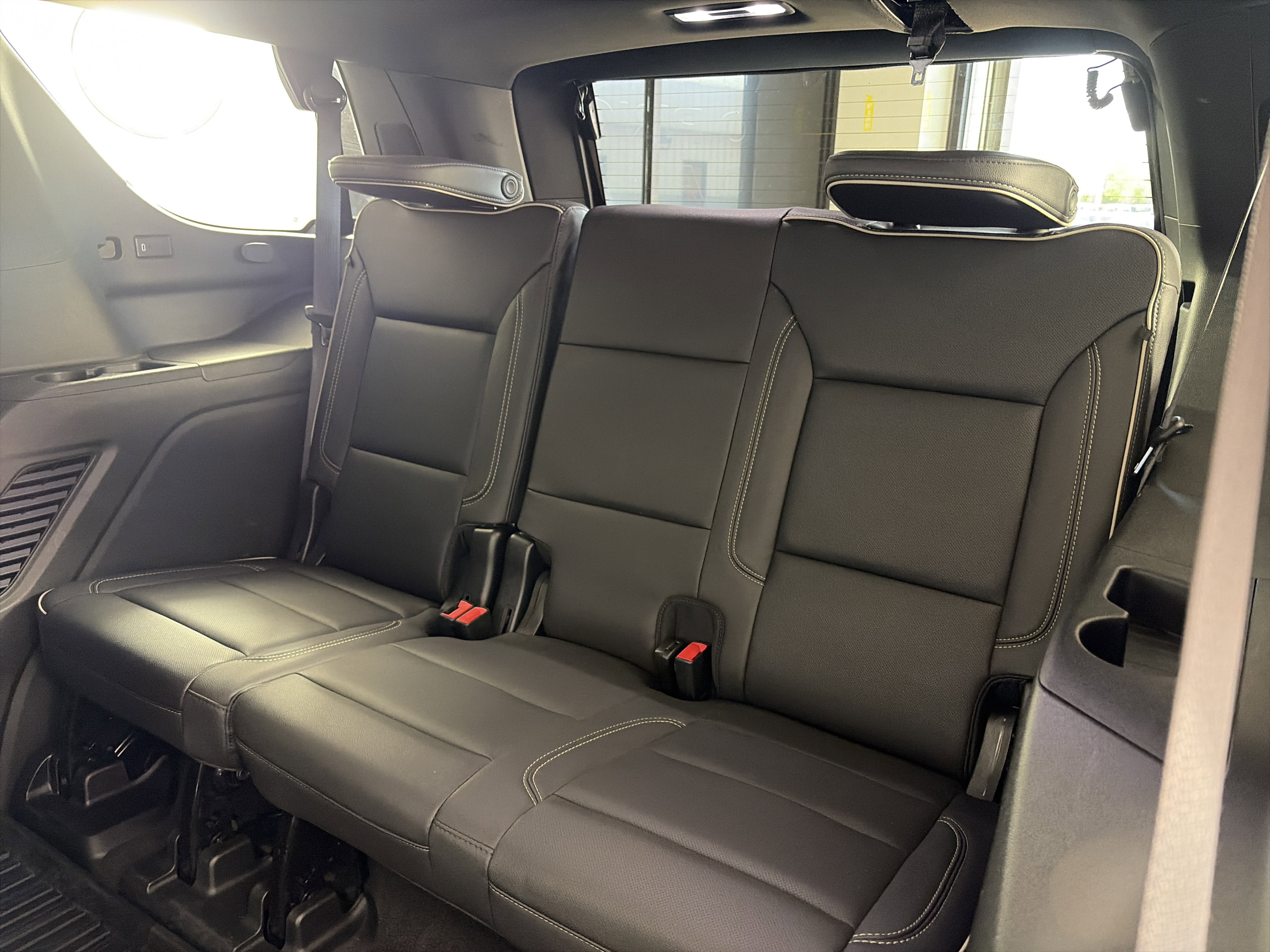 Used 2023 GMC Yukon SLT w/ SLT Premium Package AWD/4WD image 10