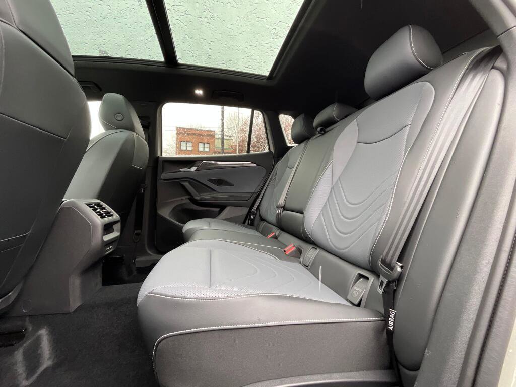 New 2026 Volkswagen Tiguan SE R-Line image 13