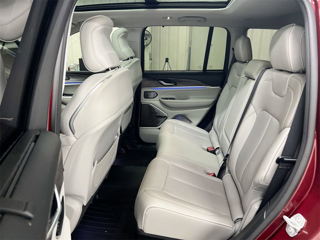 Used 2022 Jeep Grand Cherokee Overland w/ Advanced Protech Group III image 24