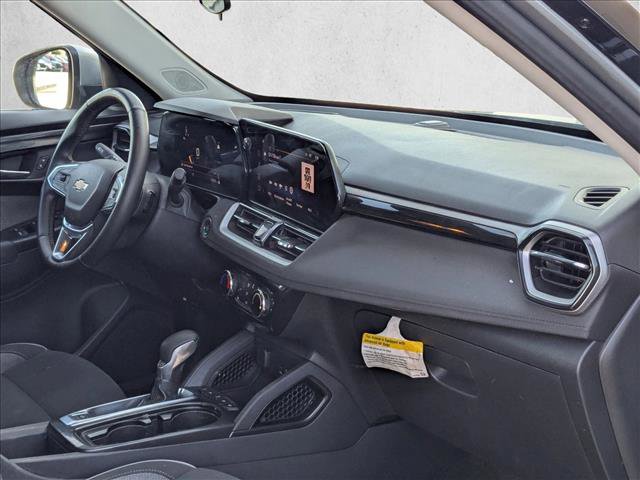 Used 2025 Chevrolet TrailBlazer LT w/ LT Cold Weather Package image 16