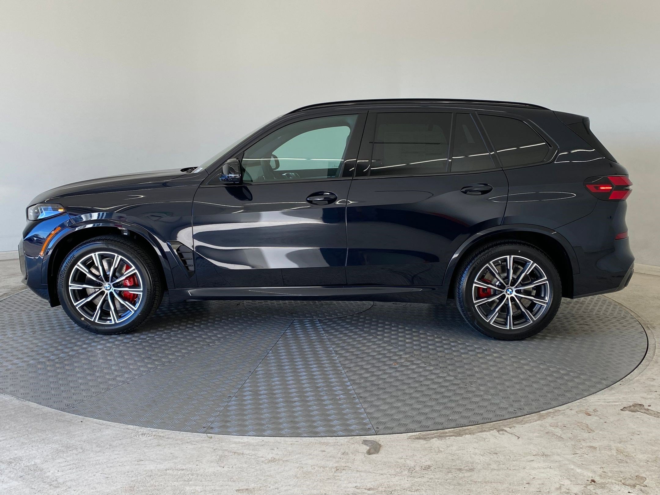 New 2026 BMW X5 M60i AWD/4WD image 2