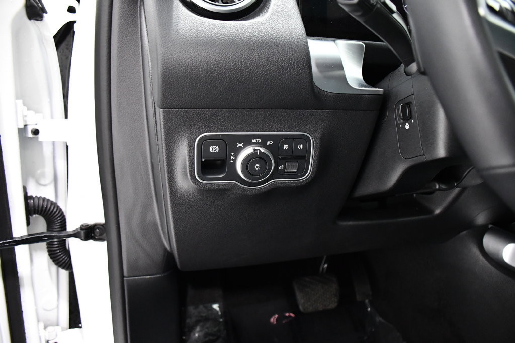 Used 2026 Mercedes-Benz GLB 250 4MATIC image 11