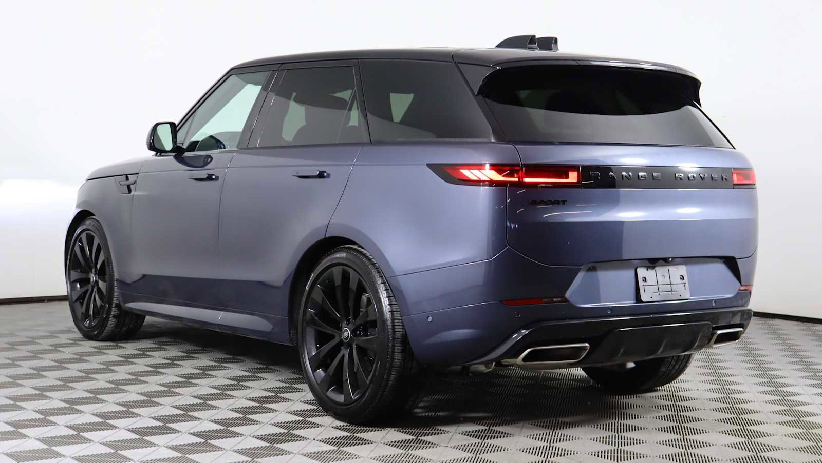 Used 2025 Land Rover Range Rover Sport Dynamic SE image 5