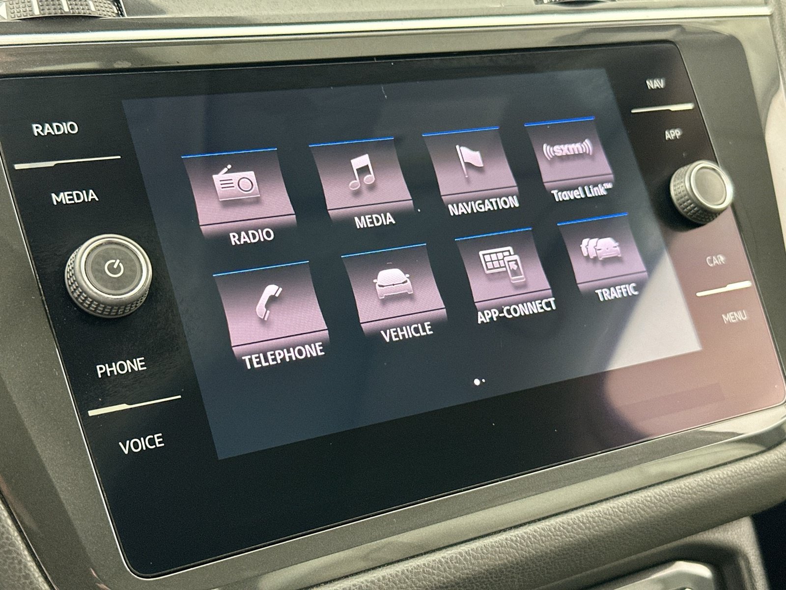 Used 2018 Volkswagen Tiguan SEL Premium FWD image 14