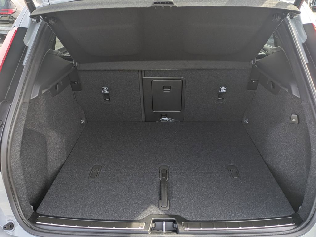 New 2025 Volvo XC40 B5 Plus w/ Climate Package image 13