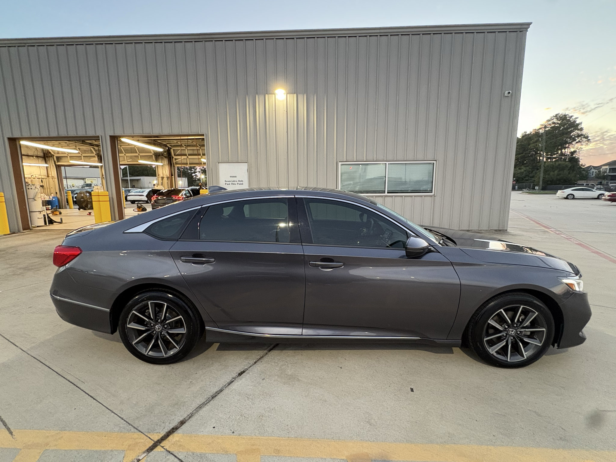 Used 2021 Honda Accord EX-L image 9