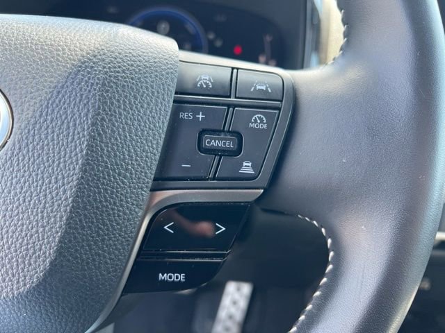 Used 2025 Toyota Camry SE FWD image 15