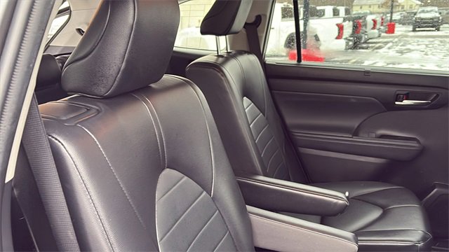 Used 2022 Toyota Highlander XLE image 31