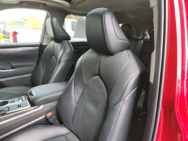 Used 2022 Toyota Highlander Limited AWD/4WD image 18