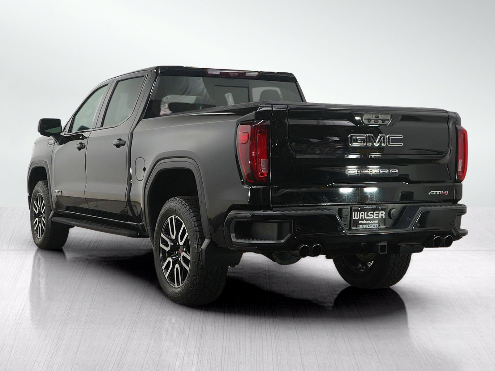 Used 2022 GMC Sierra 1500 AT4 w/ AT4 Premium Package AWD/4WD image 3