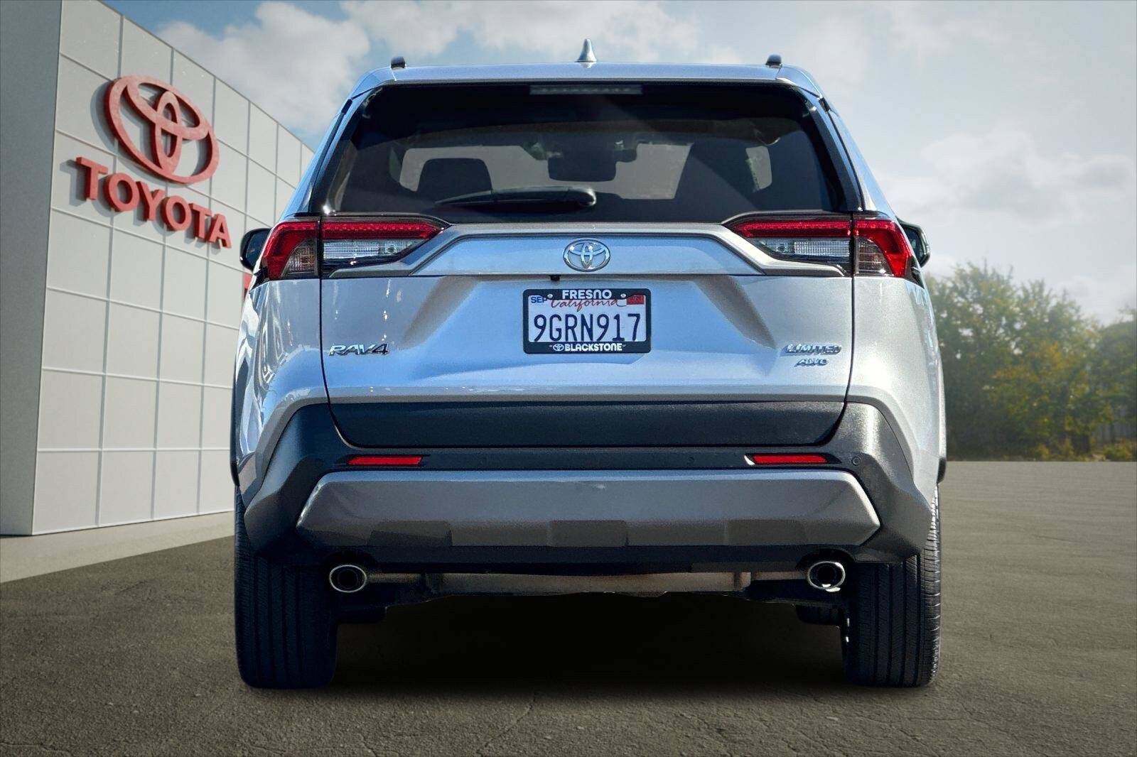 Certified 2019 Toyota RAV4 Limited AWD/4WD image 4