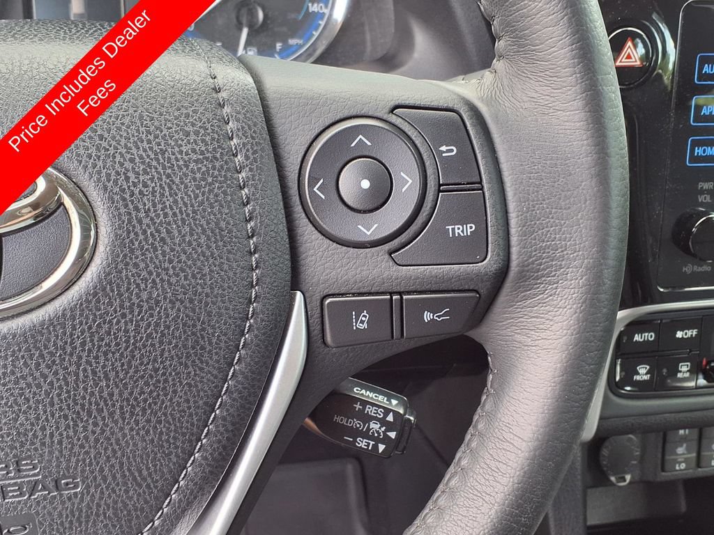 Used 2018 Toyota Corolla XLE FWD image 27