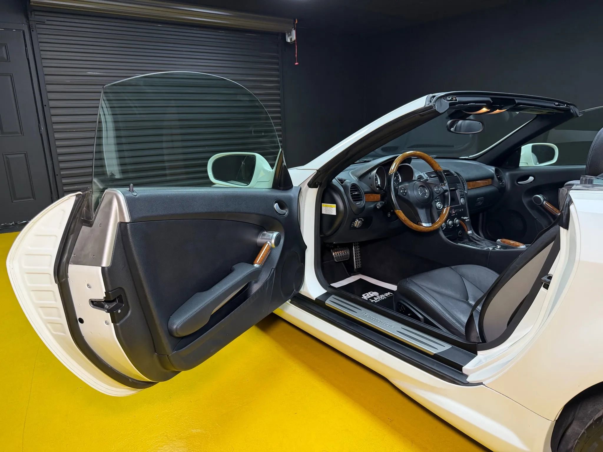 Used 2011 Mercedes-Benz SLK 300 image 20