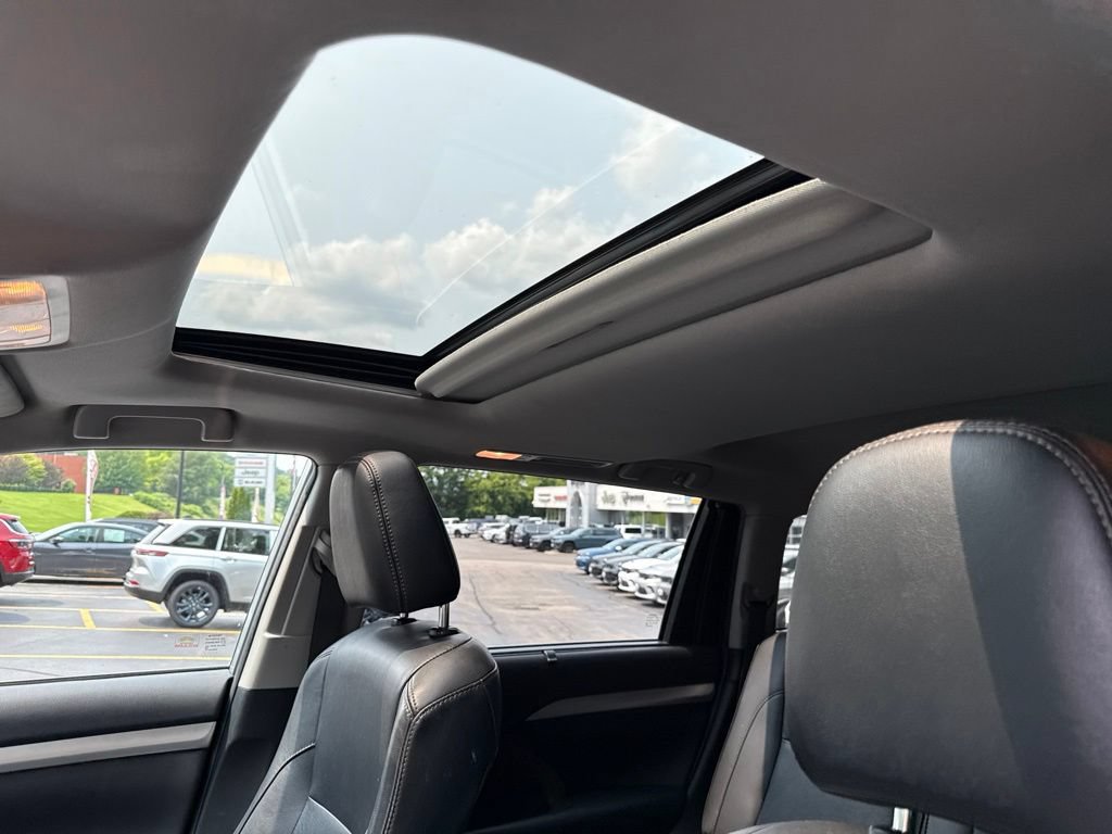 Used 2019 Toyota Highlander XLE AWD/4WD image 23