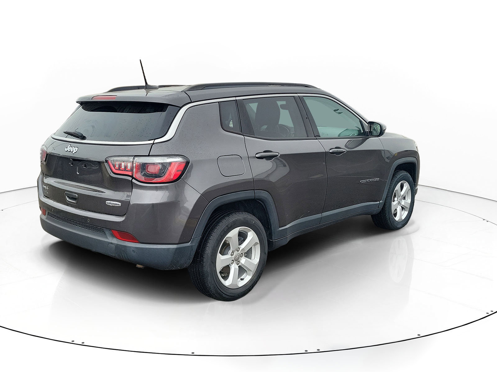 Used 2018 Jeep Compass Latitude w/ Popular Equipment Group AWD/4WD image 4