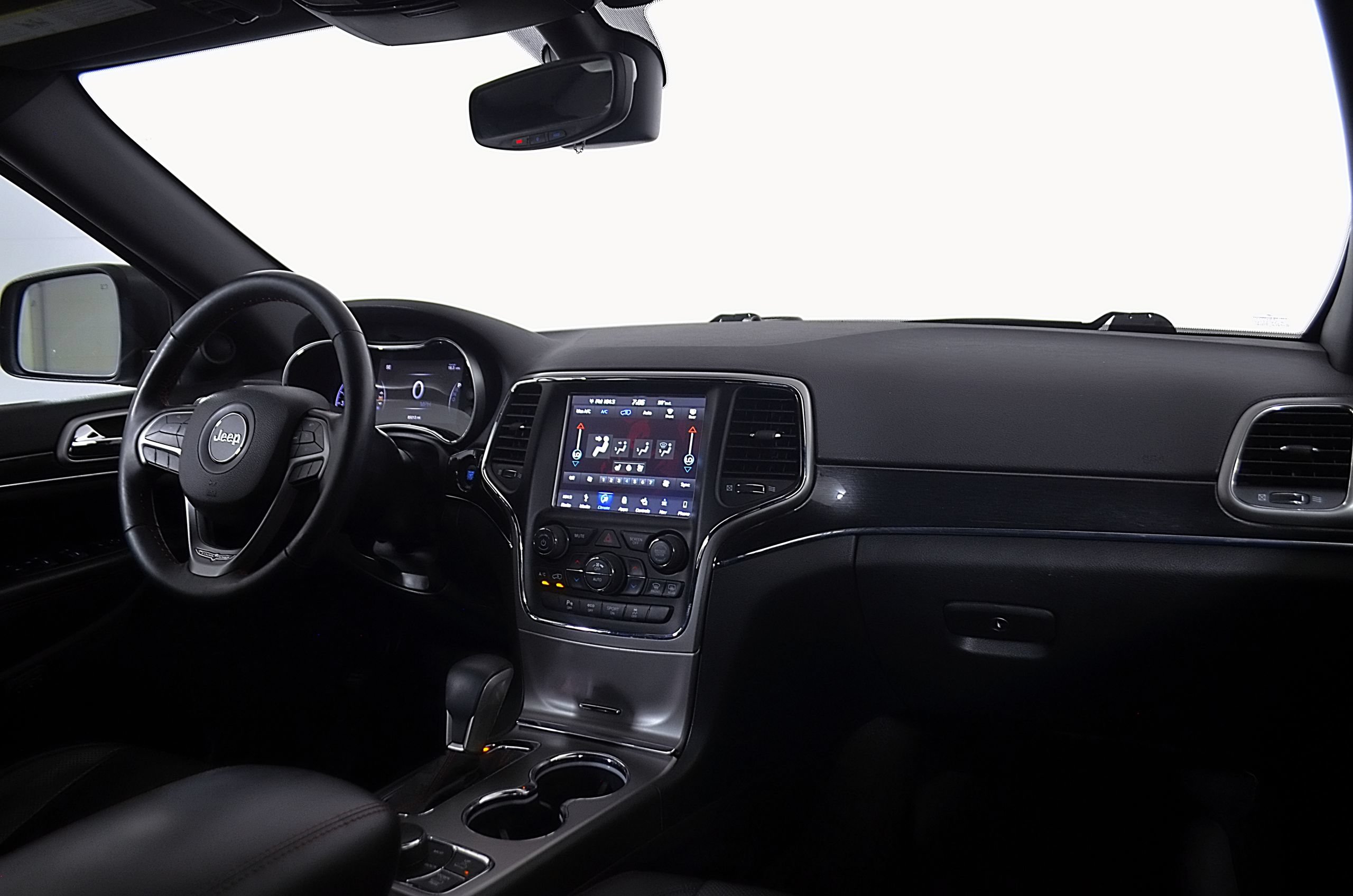 Used 2018 Jeep Grand Cherokee Trailhawk w/ Trailhawk Luxury Group AWD/4WD image 25