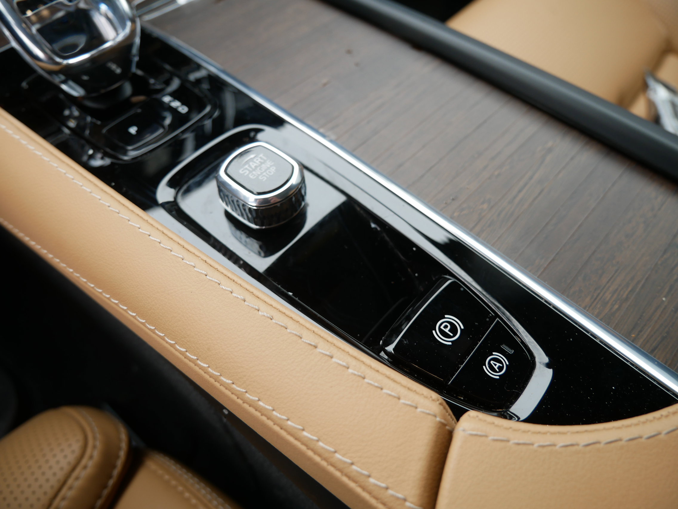 Certified 2024 Volvo V90 B6 Cross Country Ultimate w/ Protection Package Premier image 29