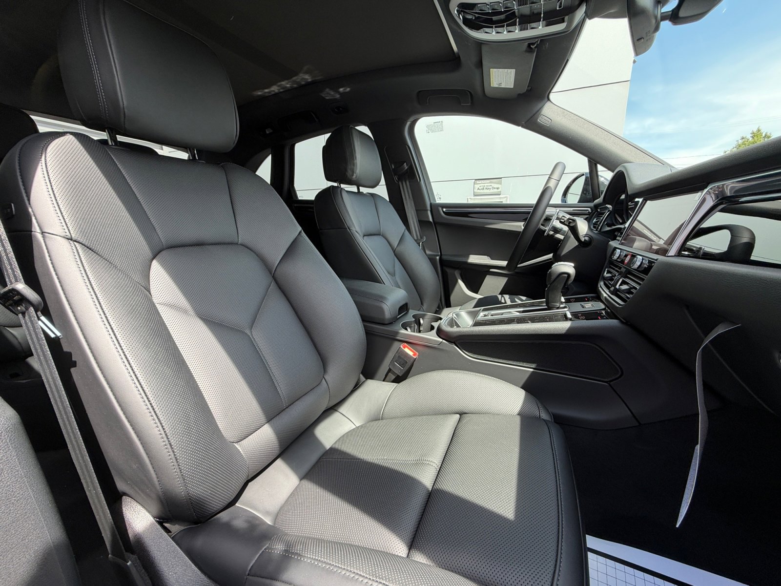 New 2026 Porsche Macan AWD/4WD image 20