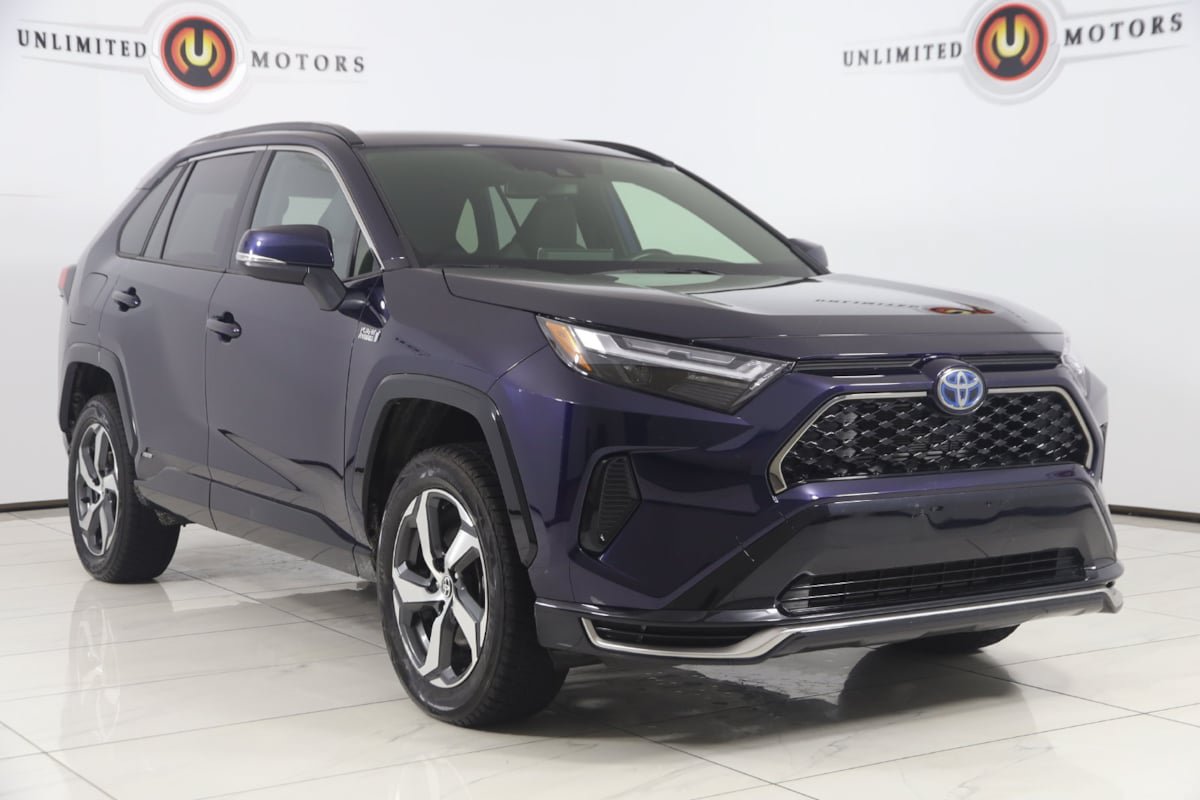 Used 2024 Toyota RAV4 SE w/ Weather & Moonroof Package AWD/4WD image 19