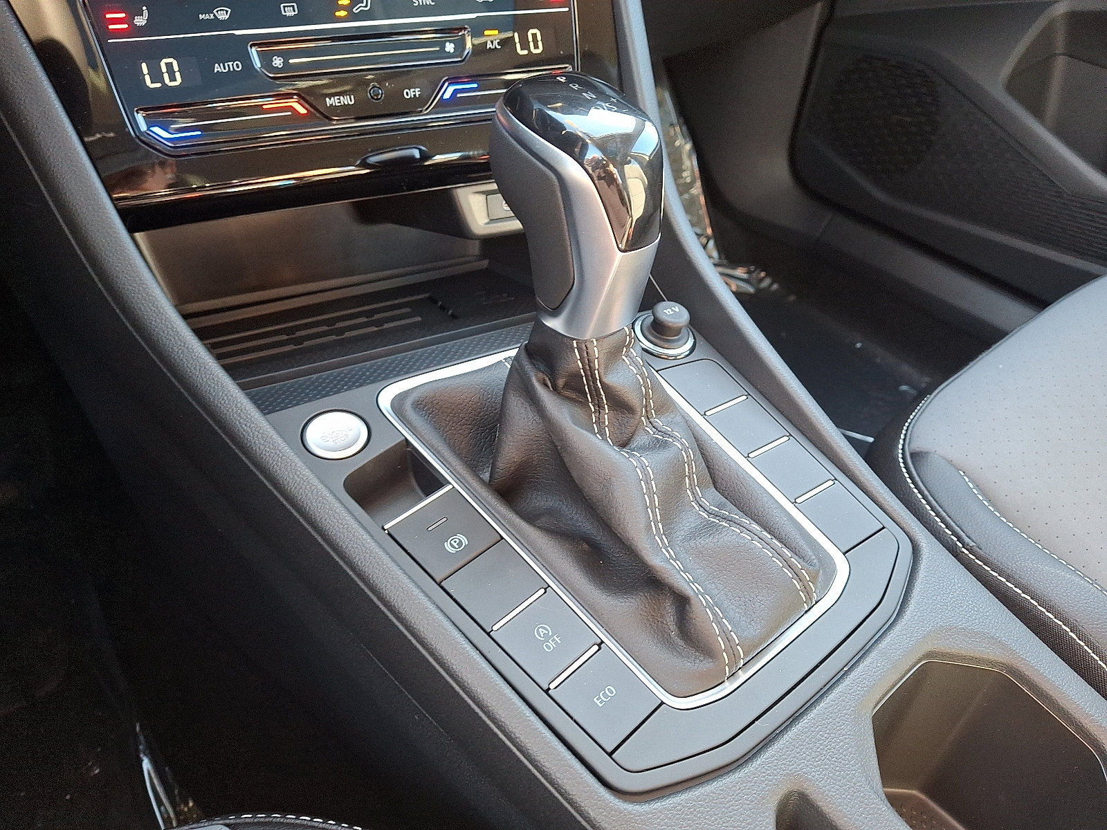 New 2026 Volkswagen Jetta SE FWD image 11