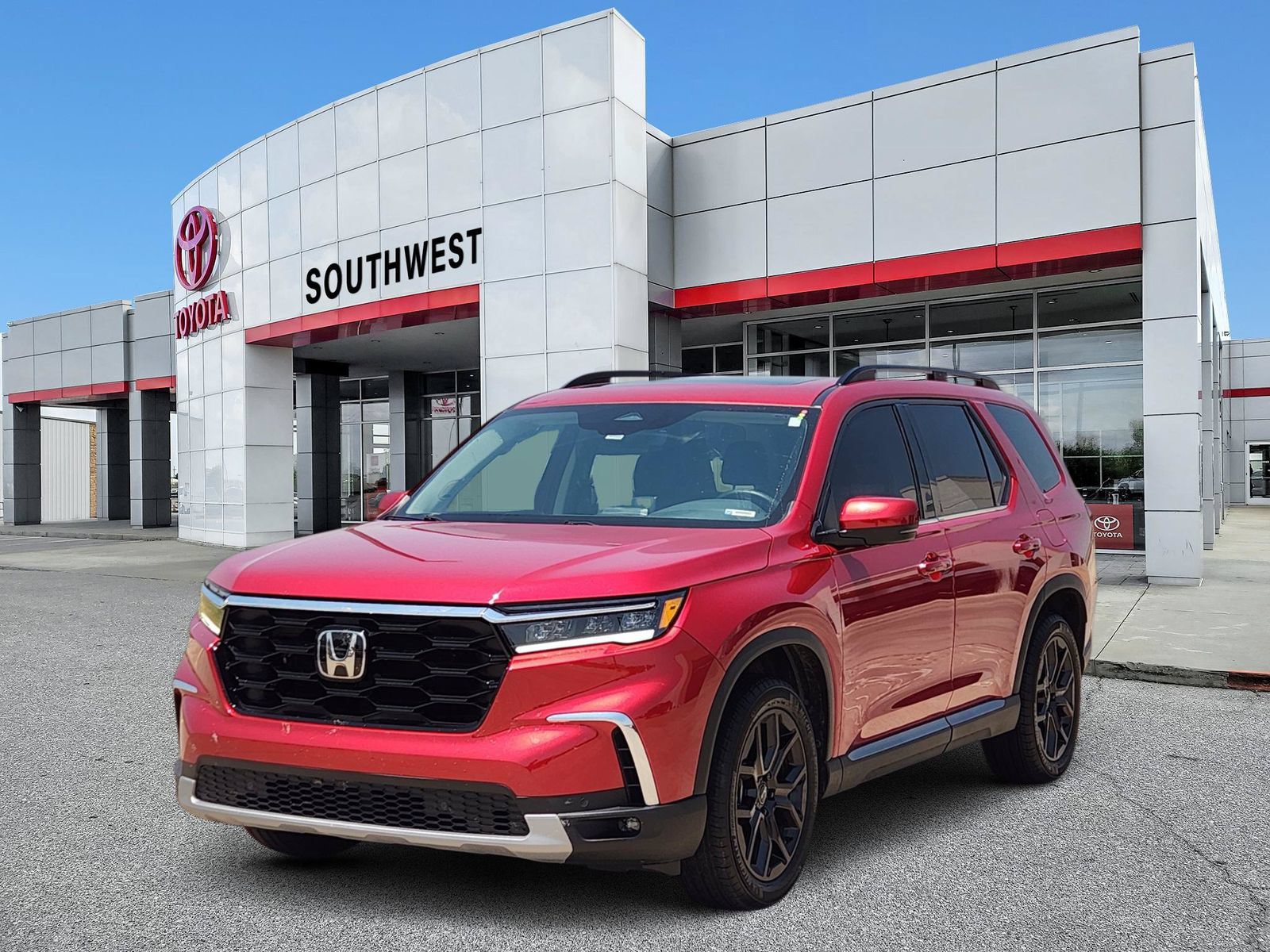 Used 2025 Honda Pilot Touring image 2