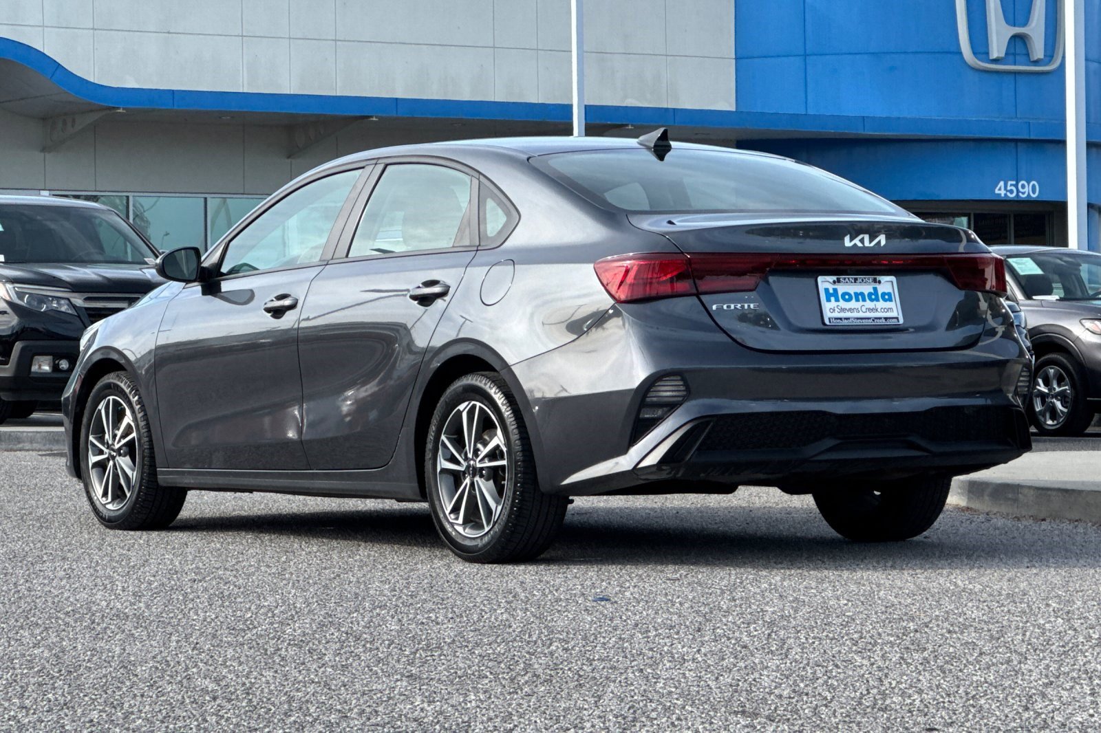 Used 2022 Kia Forte LXS FWD image 3