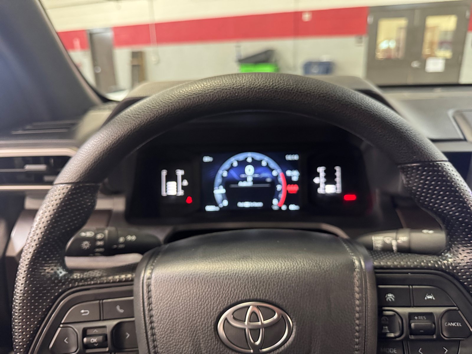Certified 2025 Toyota Tacoma SR5 AWD/4WD image 10
